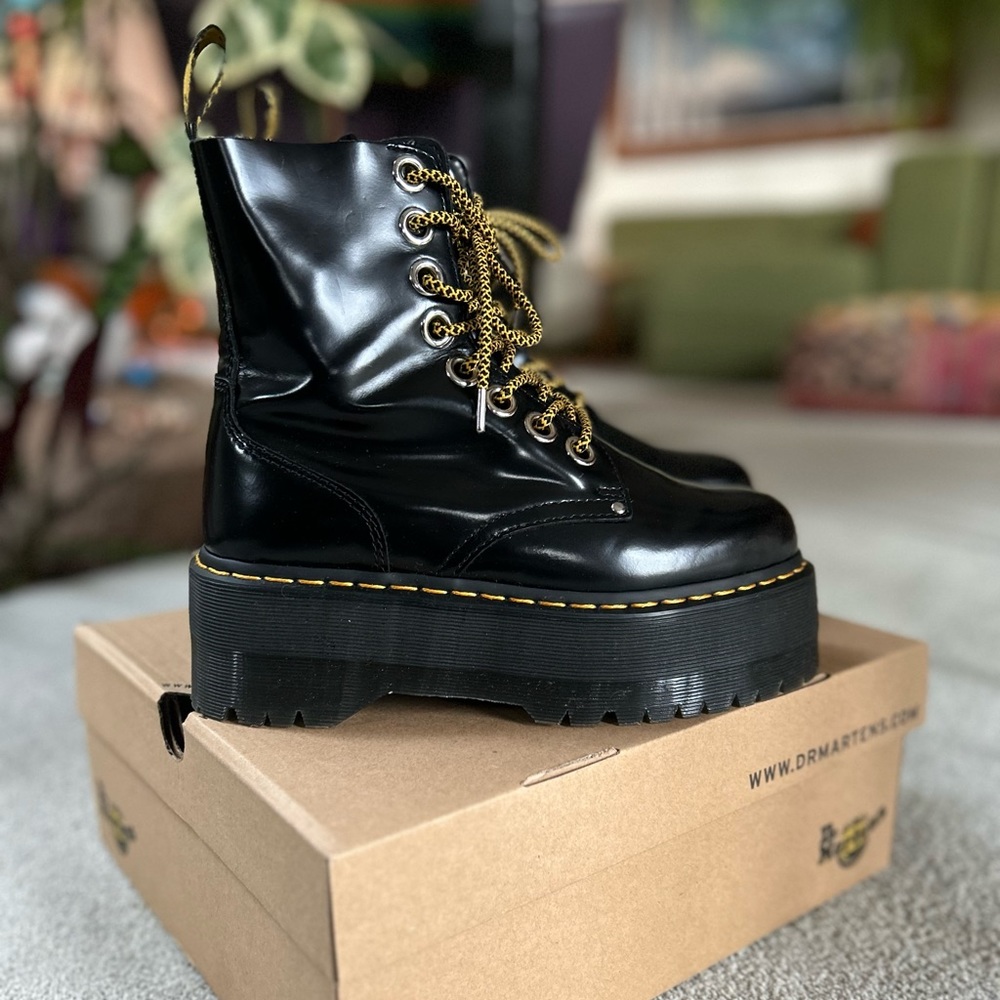 Dr Marten’s Jadon Max Boot Size 8 US / 39 EU